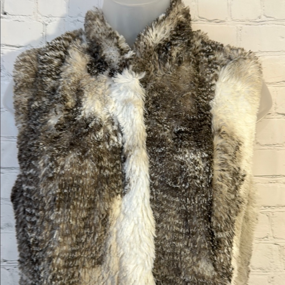 Cabi Chic Faux Fur Vest in Brown and Cream - Picture 2 of 6